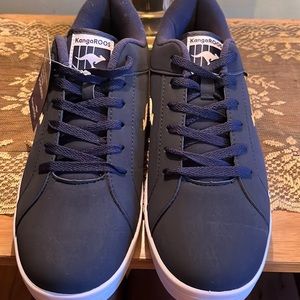 NWT men kangaroos smoke free size 11.5.